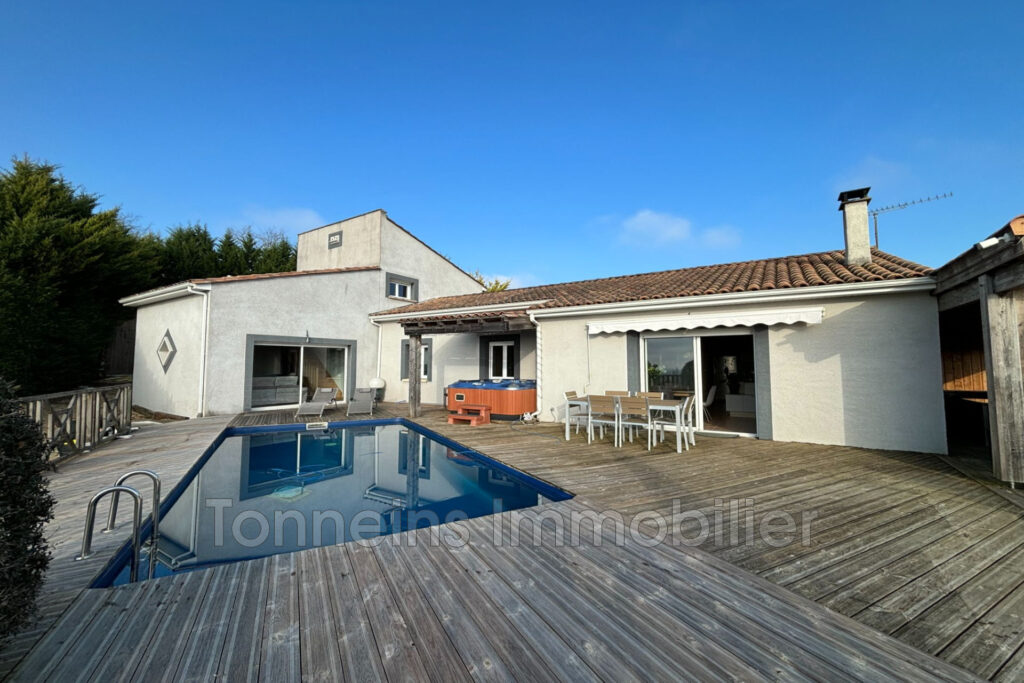 vente maison 8 Pièce(s) – 8 pièces – 3 chambres – 270.00 m²