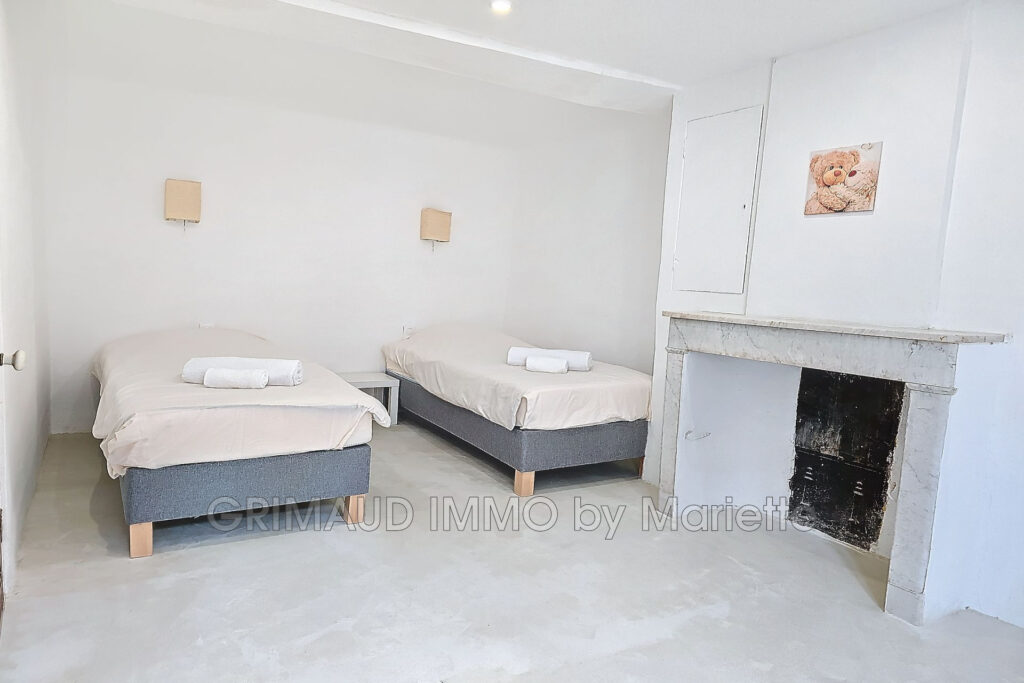 belle maison de village avec grande terrasse, beaucoup de char – 6 pièces – 4 chambres – 170.00 m²