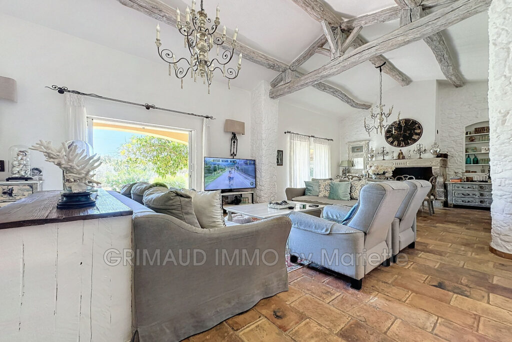 proprieté dans les vignes avec 3 chambres, 4 garages de plain  – 5 pièces – 3 chambres – 163.00 m²