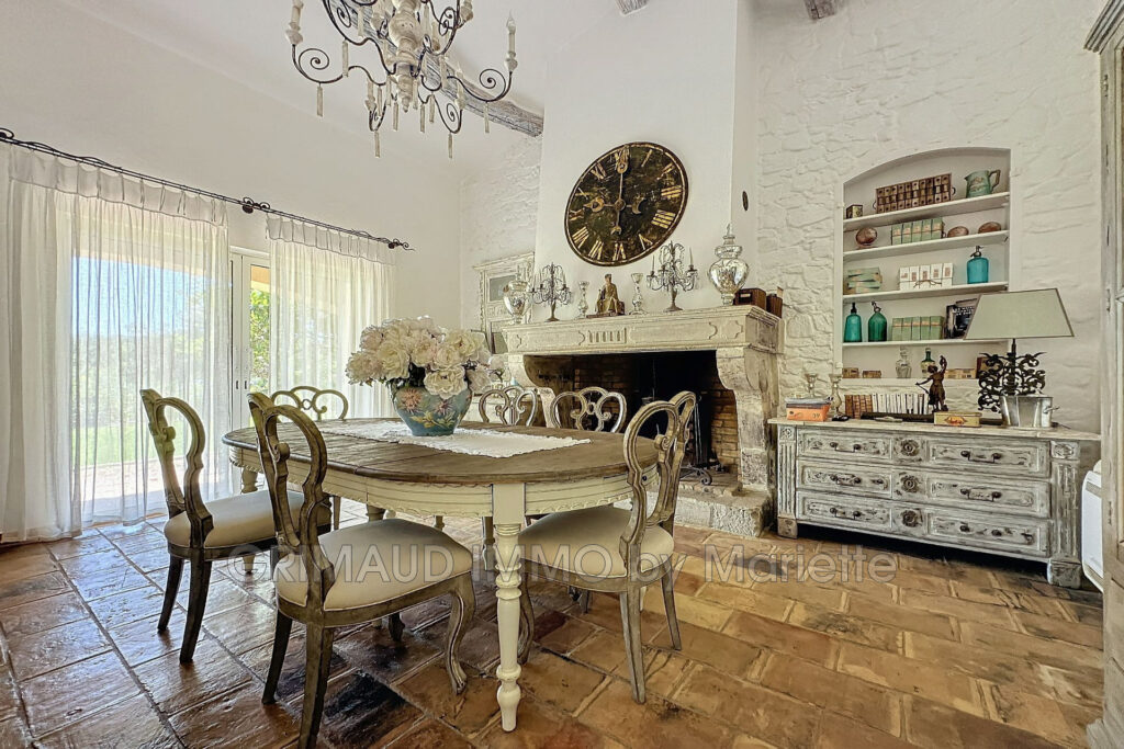 proprieté dans les vignes avec 3 chambres, 4 garages de plain  – 5 pièces – 3 chambres – 163.00 m²