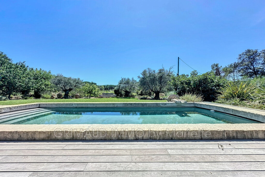 proprieté dans les vignes avec 3 chambres, 4 garages de plain  – 5 pièces – 3 chambres – 163.00 m²
