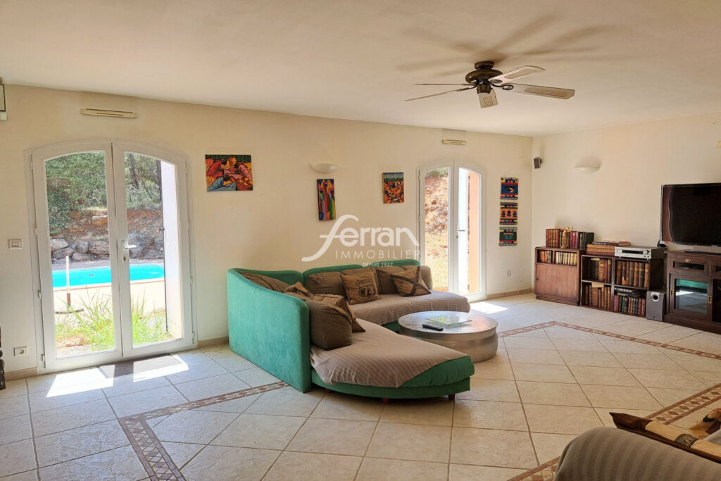 A VENDRE AUX ARCS MAISON DE 220 M² SUR TERRAIN DE 3000 M² AVEC – 7 pièces – 4 chambres – 220.00 m²