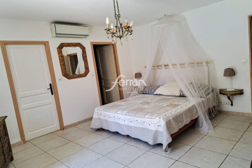 A VENDRE AUX ARCS MAISON DE 220 M² SUR TERRAIN DE 3000 M² AVEC – 7 pièces – 4 chambres – 220.00 m²