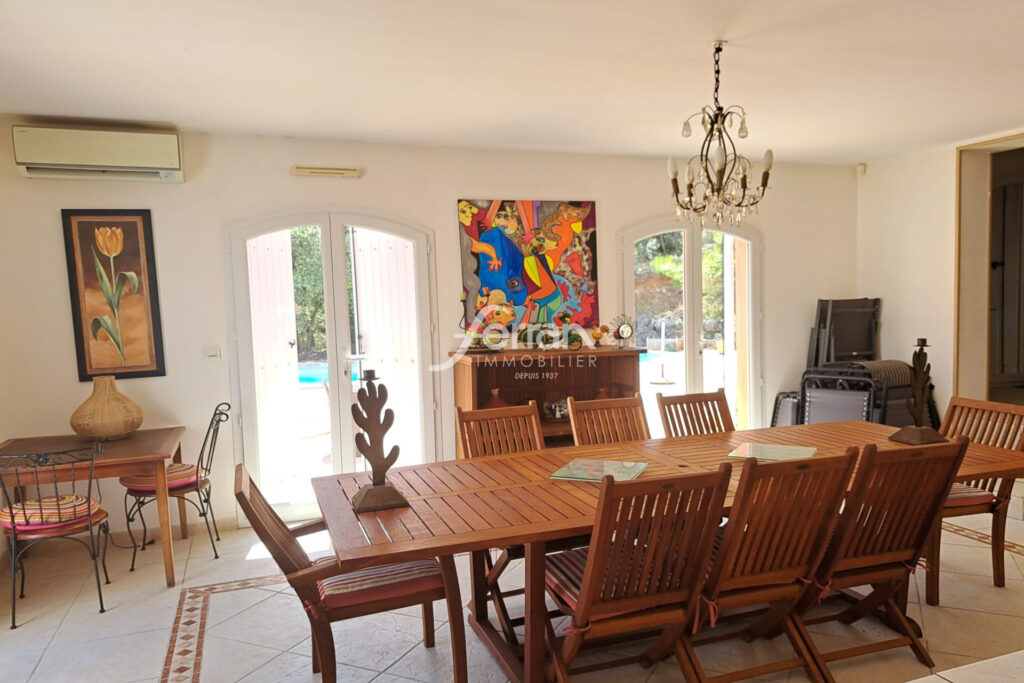 A VENDRE AUX ARCS MAISON DE 220 M² SUR TERRAIN DE 3000 M² AVEC – 7 pièces – 4 chambres – 220.00 m²