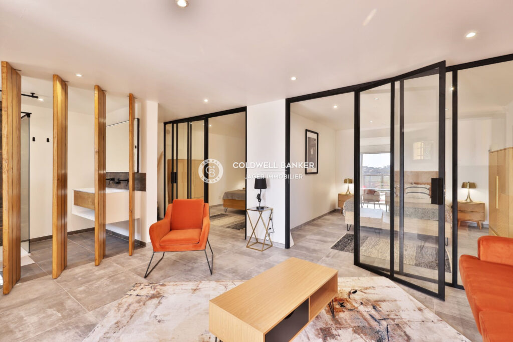 Superbe villa 6 chambres avec vue panoramique mer et collines  – 8 pièces – 6 chambres – 249.00 m²