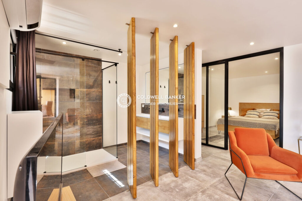 Superbe villa 6 chambres avec vue panoramique mer et collines  – 8 pièces – 6 chambres – 249.00 m²