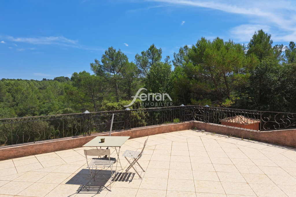 A VENDRE AUX ARCS MAISON DE 220 M² SUR TERRAIN DE 3000 M² AVEC – 7 pièces – 4 chambres – 220.00 m²