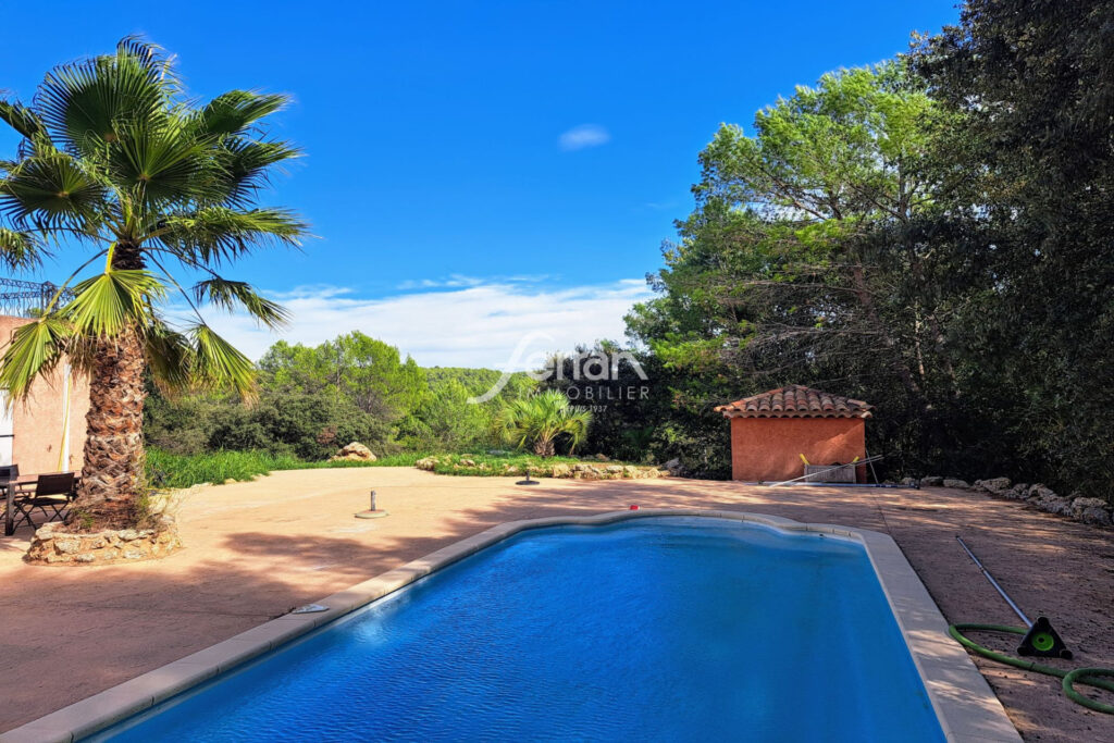 A VENDRE AUX ARCS MAISON DE 220 M² SUR TERRAIN DE 3000 M² AVEC – 7 pièces – 4 chambres – 220.00 m²