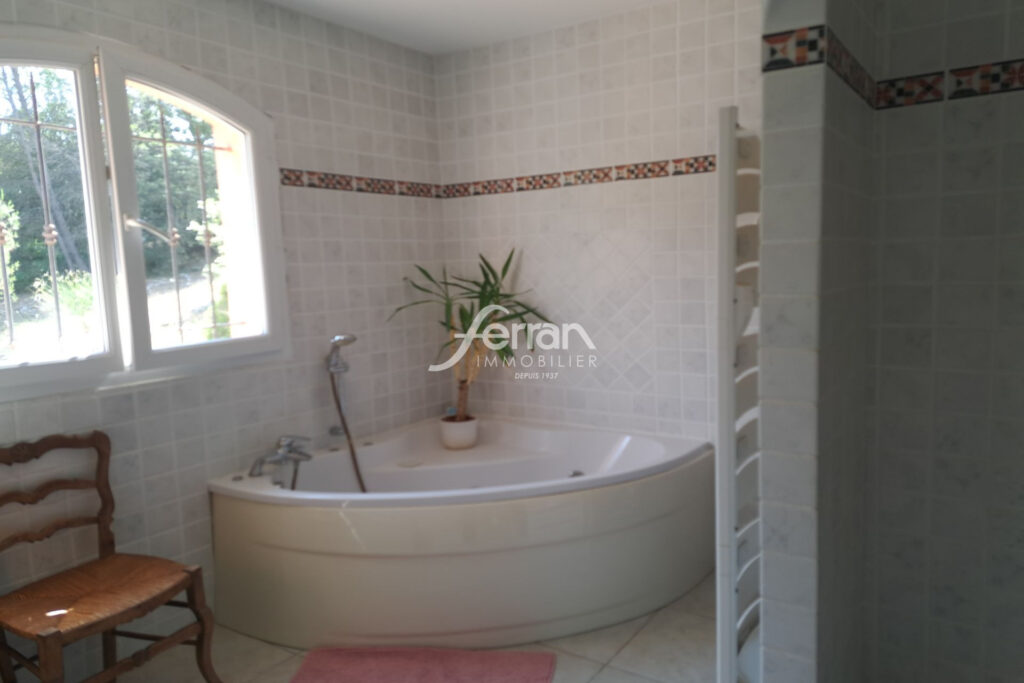 A VENDRE AUX ARCS MAISON DE 220 M² SUR TERRAIN DE 3000 M² AVEC – 7 pièces – 4 chambres – 220.00 m²