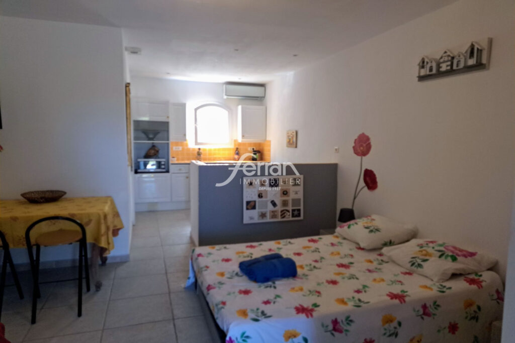 A VENDRE AUX ARCS MAISON DE 220 M² SUR TERRAIN DE 3000 M² AVEC – 7 pièces – 4 chambres – 220.00 m²