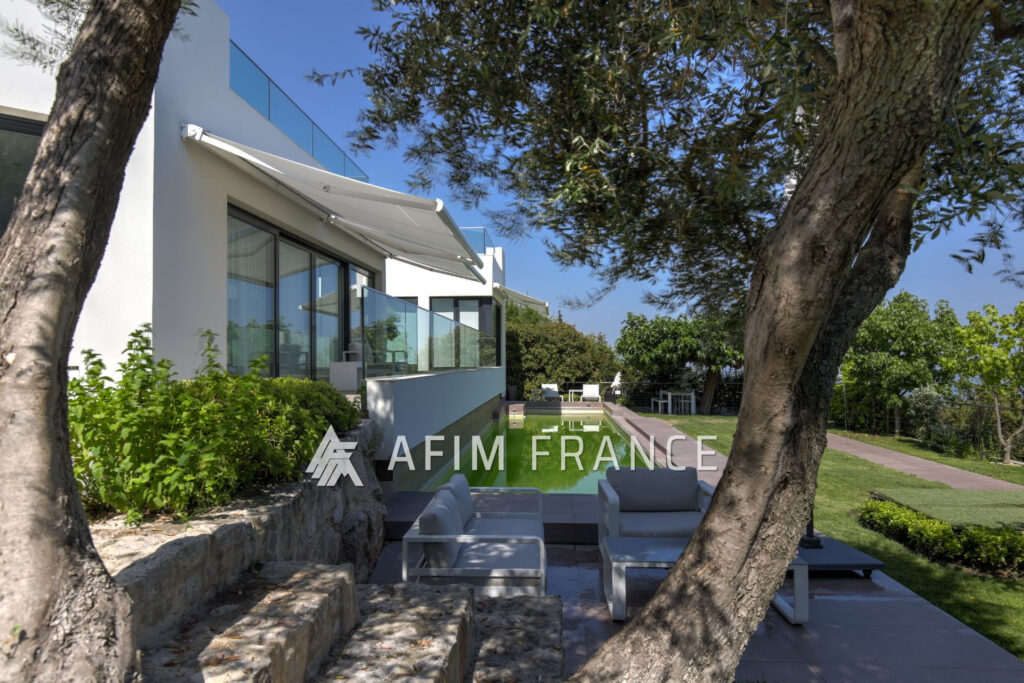 Superbe Villa moderne avec piscine, 350 m² habitables sur un t – 8 pièces – 4 chambres – 350.00 m²