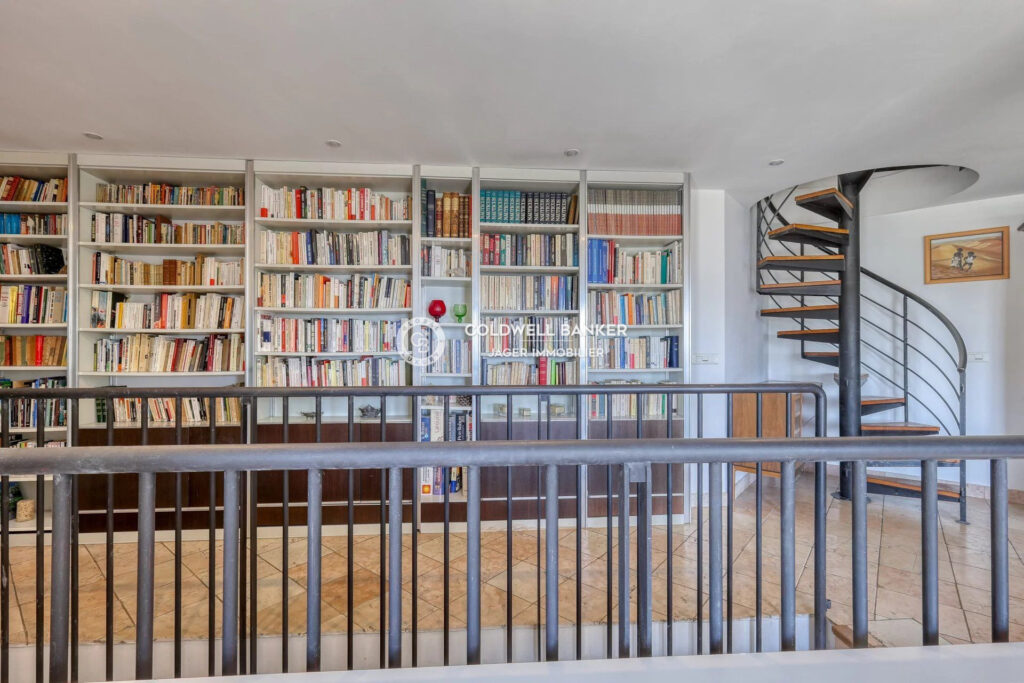 CO-EXCLUSIVITE Villa avec Vue Mer et Piscine au Rayol Canadel  – 8 pièces – 6 chambres – 300.00 m²