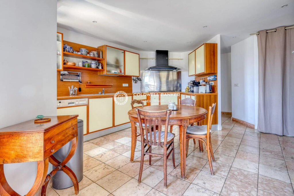 CO-EXCLUSIVITE Villa avec Vue Mer et Piscine au Rayol Canadel  – 8 pièces – 6 chambres – 300.00 m²