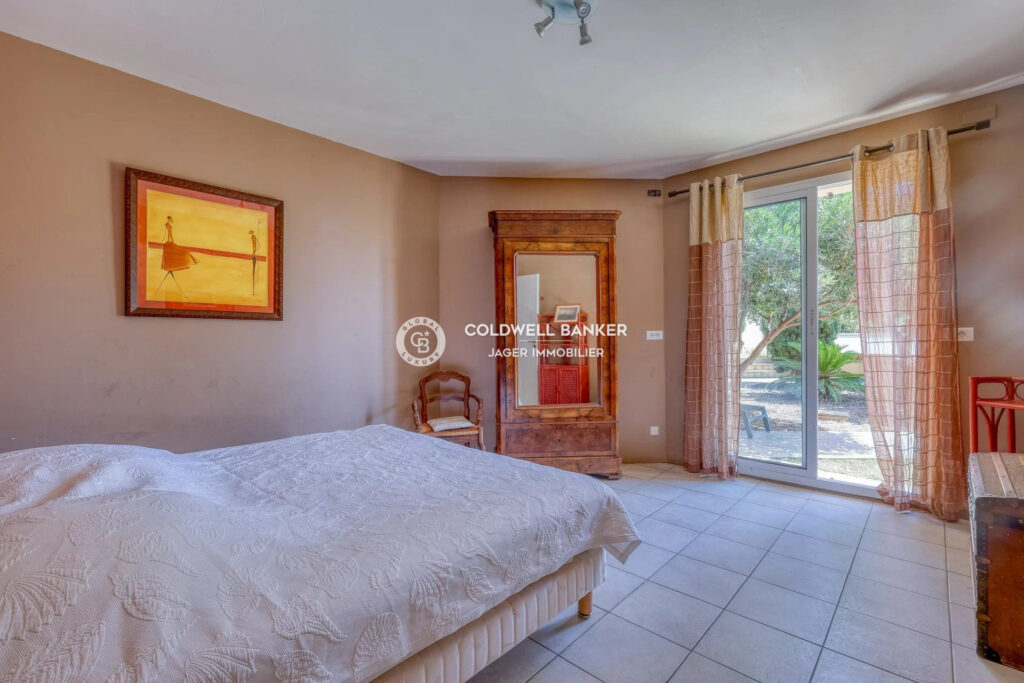 CO-EXCLUSIVITE Villa avec Vue Mer et Piscine au Rayol Canadel  – 8 pièces – 6 chambres – 300.00 m²