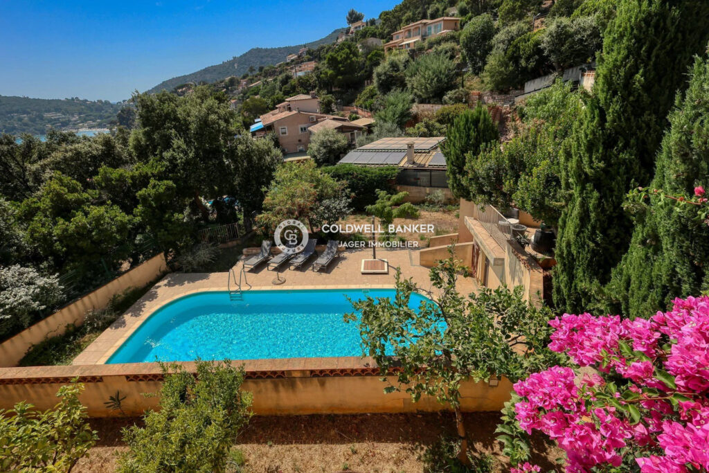 CO-EXCLUSIVITE Villa avec Vue Mer et Piscine au Rayol Canadel  – 8 pièces – 6 chambres – 300.00 m²