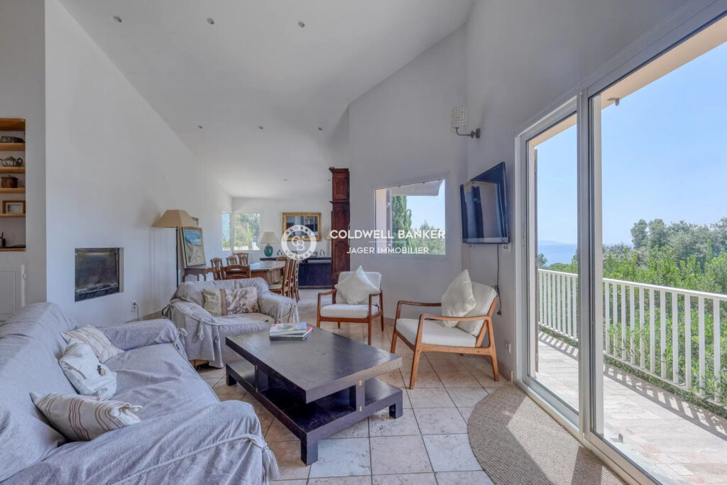 CO-EXCLUSIVITE Villa avec Vue Mer et Piscine au Rayol Canadel  – 8 pièces – 6 chambres – 300.00 m²