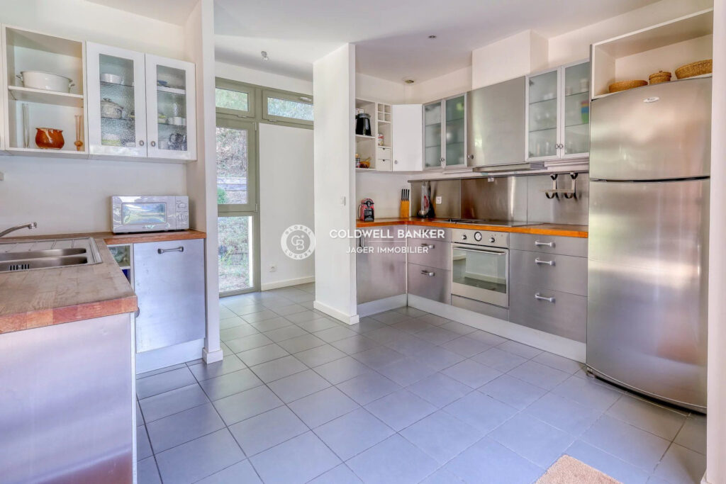 Villa d’architecte 4 chambres 200m², à deux pas du village, pi – 6 pièces – 4 chambres – 200.00 m²