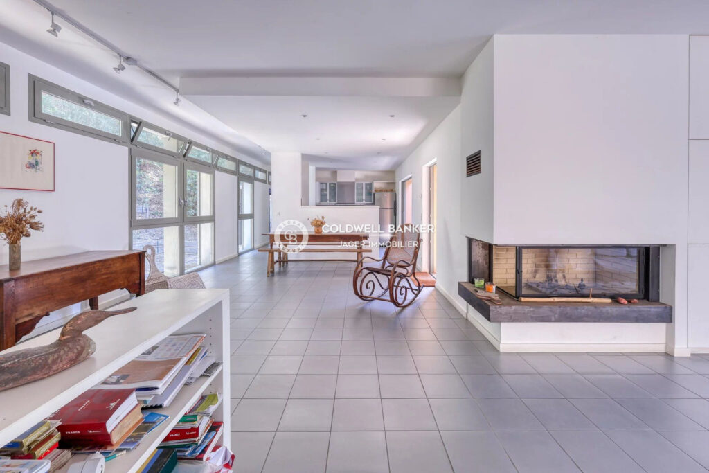 Villa d’architecte 4 chambres 200m², à deux pas du village, pi – 6 pièces – 4 chambres – 200.00 m²