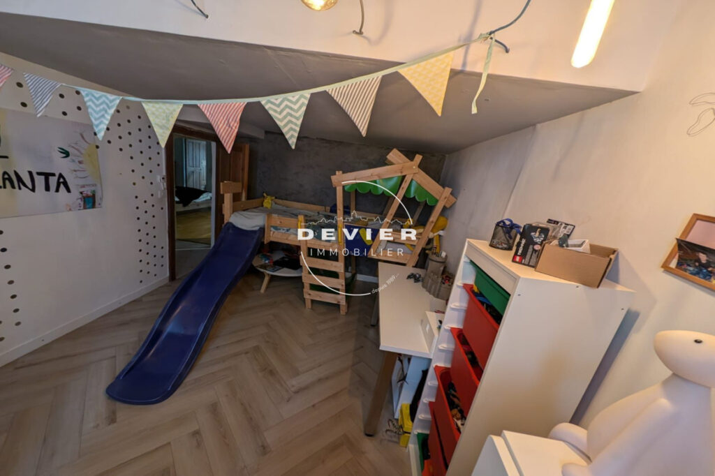 vente maison de village 5 Pièce(s) – 5 pièces – 4 chambres – 135.00 m²