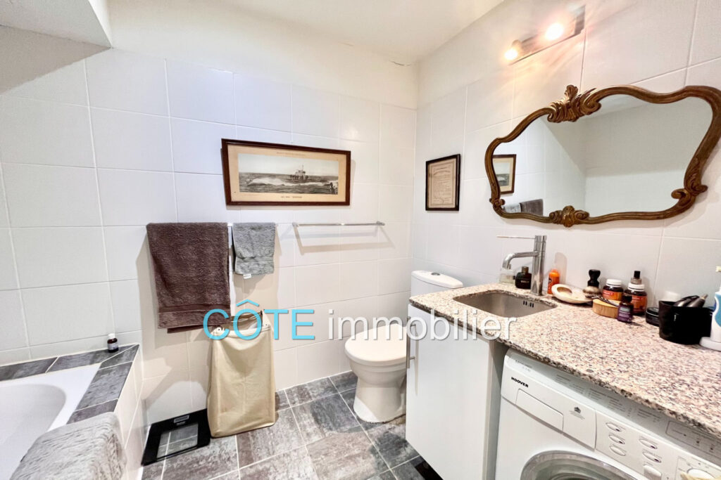 Superbe Vieil Antibes 90m² avec vue dégagée – 3 pièces – 2 chambres – 90.00 m²