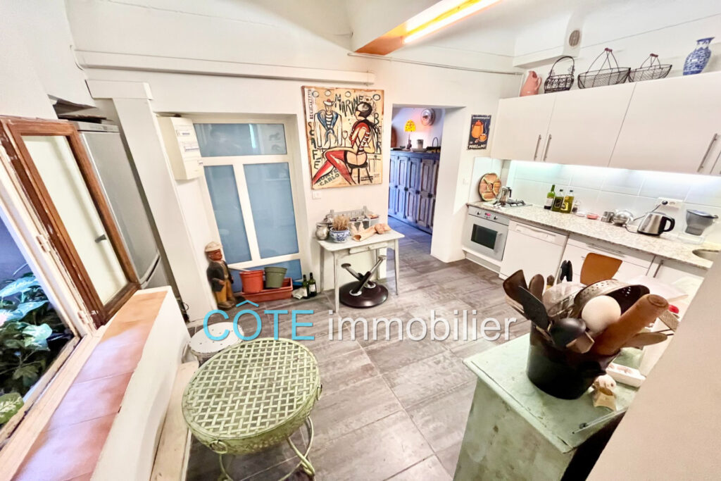 Superbe Vieil Antibes 90m² avec vue dégagée – 3 pièces – 2 chambres – 90.00 m²