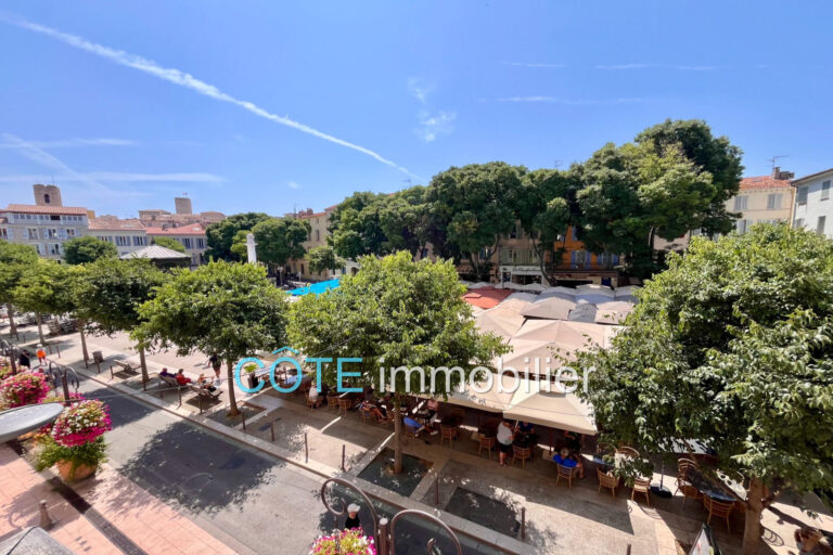 Superbe Vieil Antibes 90m² avec vue dégagée – 3 pièces – 2 chambres – 90.00 m²