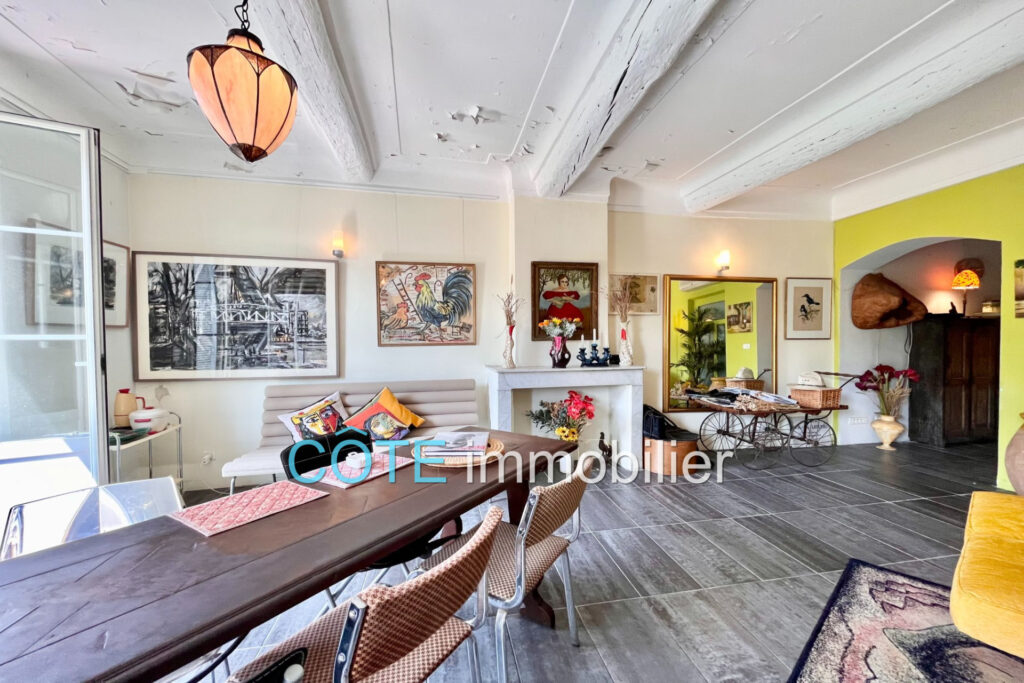 Superbe Vieil Antibes 90m² avec vue dégagée – 3 pièces – 2 chambres – 90.00 m²