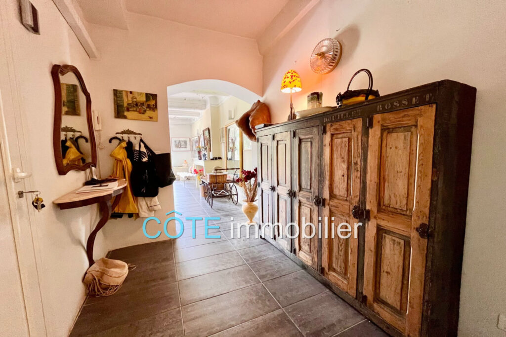 Superbe Vieil Antibes 90m² avec vue dégagée – 3 pièces – 2 chambres – 90.00 m²