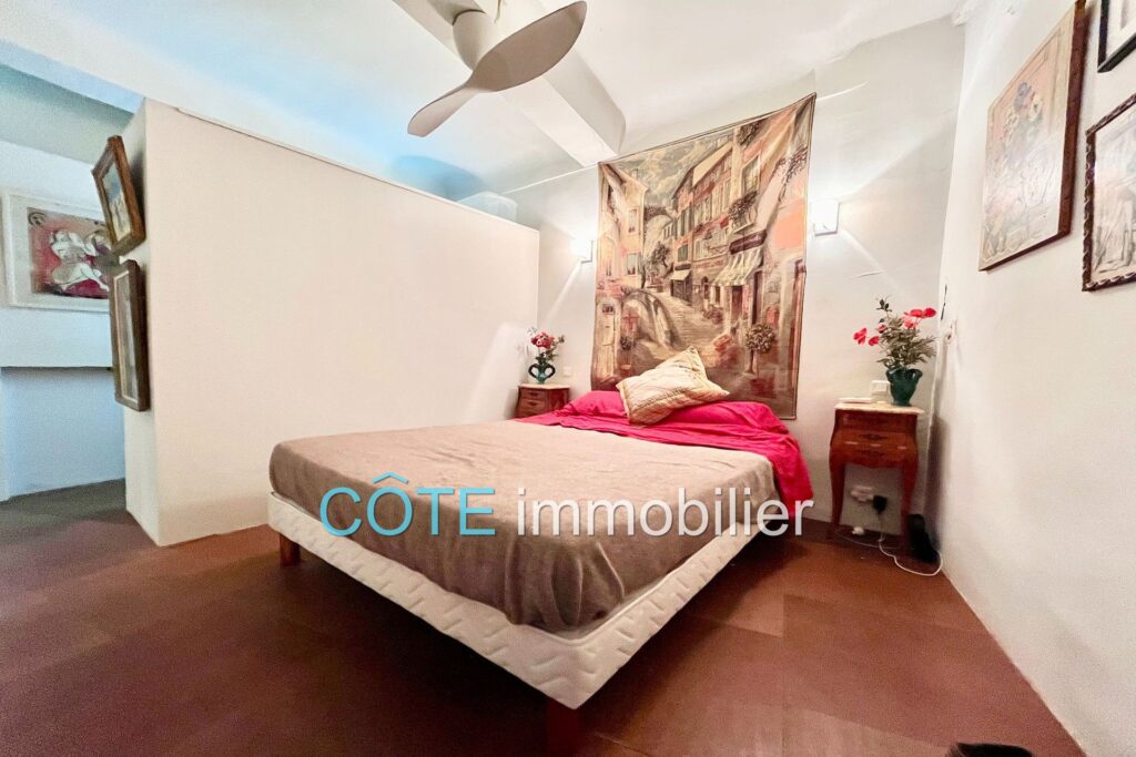 Superbe Vieil Antibes 90m² avec vue dégagée – 3 pièces – 2 chambres – 90.00 m²