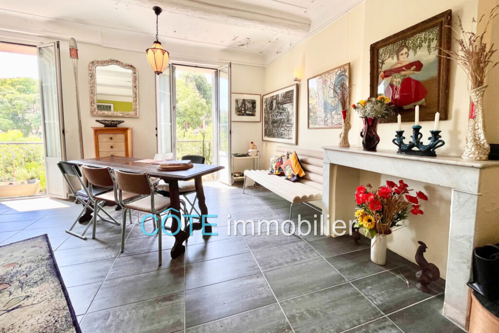 Superbe Vieil Antibes 90m² avec vue dégagée – 3 pièces – 2 chambres – 90.00 m²