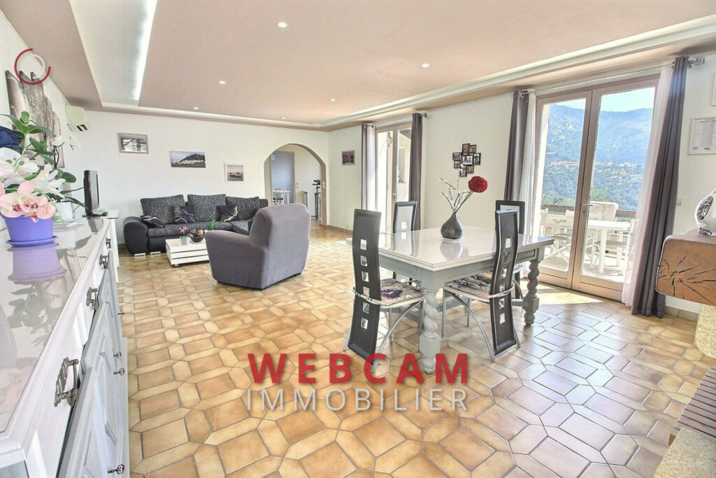 vente maison 5 Pièce(s) – 5 pièces – 4 chambres – 211.00 m²