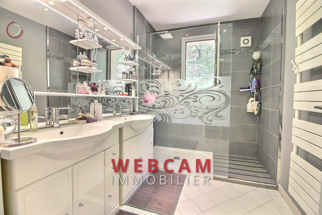 vente maison 5 Pièce(s) – 5 pièces – 4 chambres – 211.00 m²