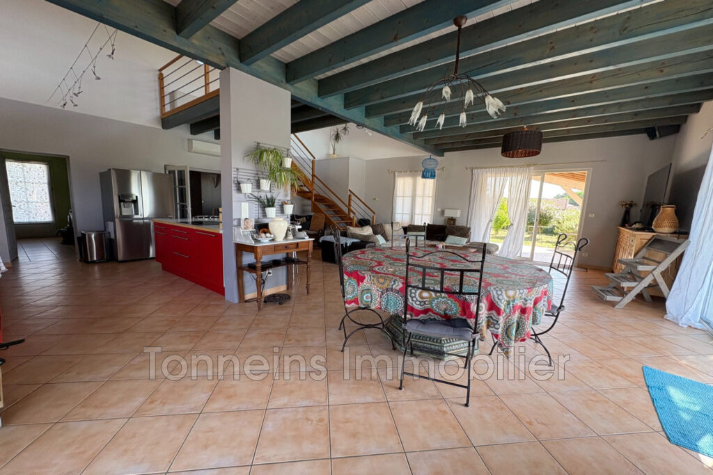 vente maison – NR pièces – 3 chambres – 196.12 m²