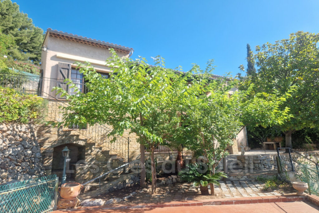 vente maison 4 Pièce(s) – 4 pièces – 3 chambres – 220.00 m²