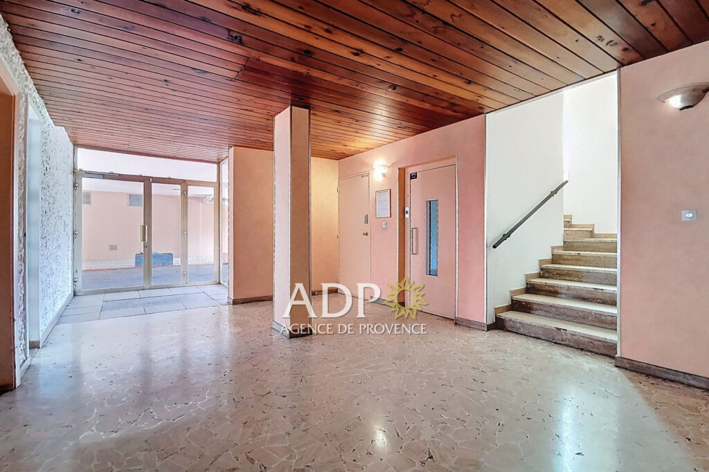 Ce bien est à vendre en enchère interactive réalisée par ENCHE – 3 pièces – 2 chambres – 89.32 m²