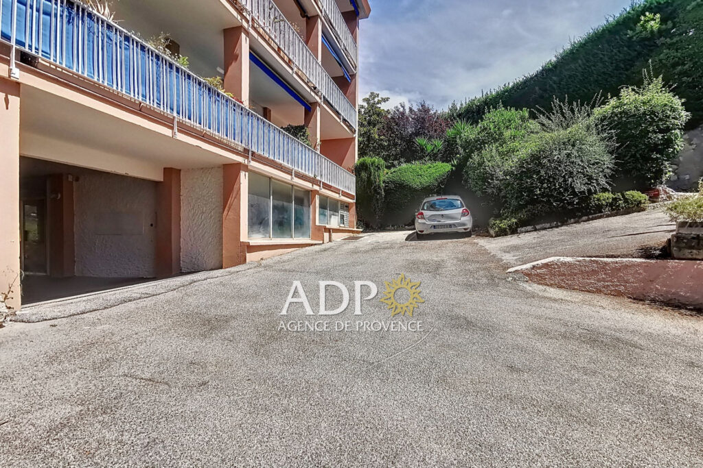 Ce bien est à vendre en enchère interactive réalisée par ENCHE – 3 pièces – 2 chambres – 89.32 m²