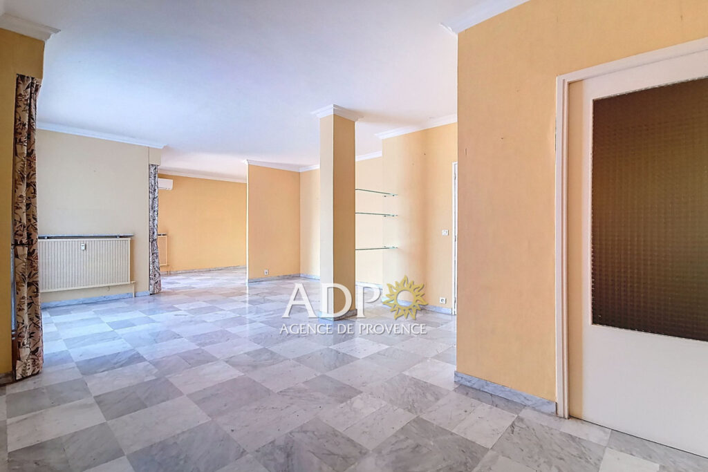 Ce bien est à vendre en enchère interactive réalisée par ENCHE – 3 pièces – 2 chambres – 89.32 m²