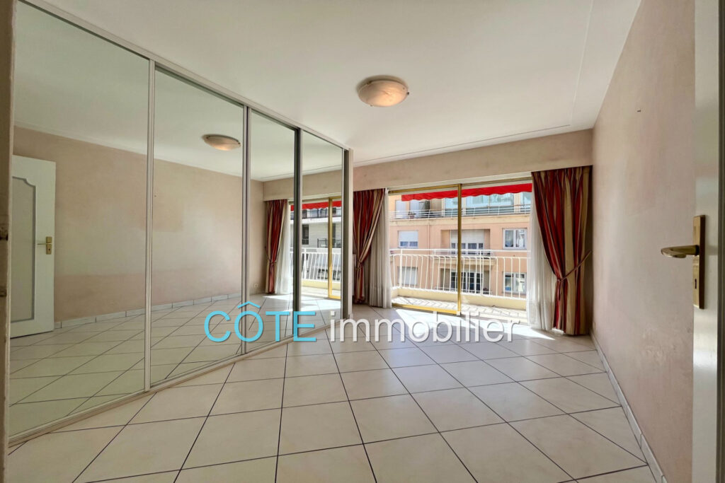 Rare 3 pièces 100 m² + terrasse face au Port VAUBAN – 3 pièces – 2 chambres – 100.00 m²