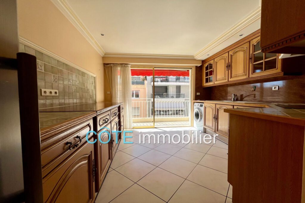 Rare 3 pièces 100 m² + terrasse face au Port VAUBAN – 3 pièces – 2 chambres – 100.00 m²