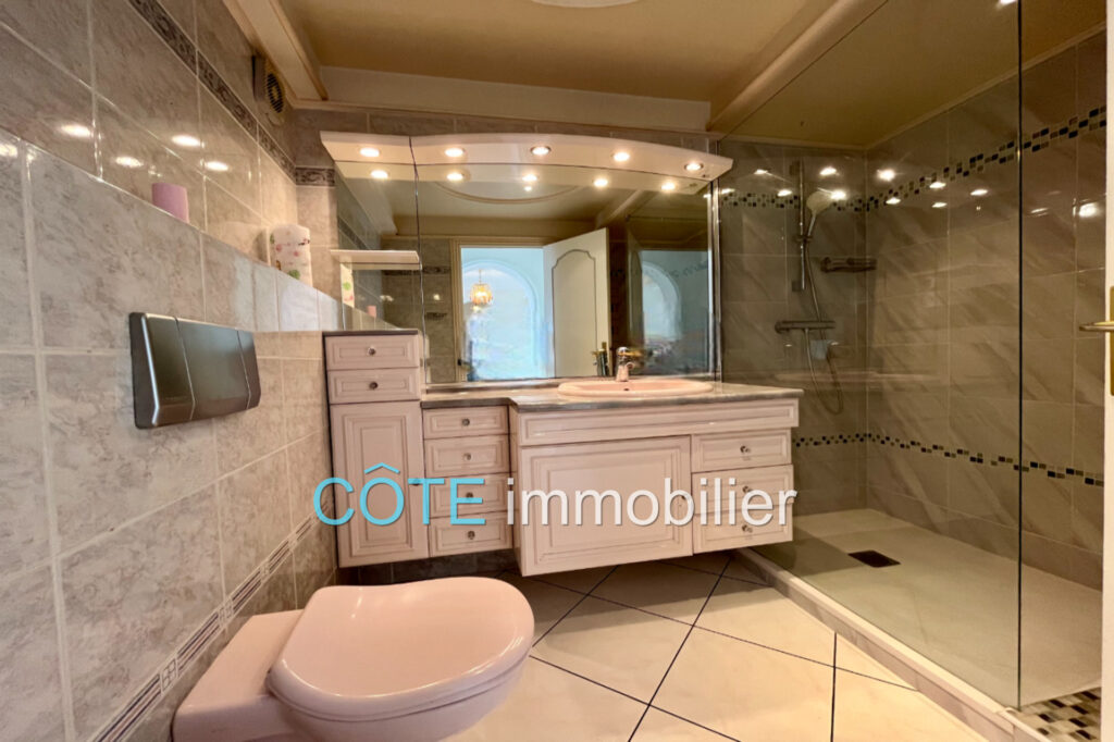 Rare 3 pièces 100 m² + terrasse face au Port VAUBAN – 3 pièces – 2 chambres – 100.00 m²