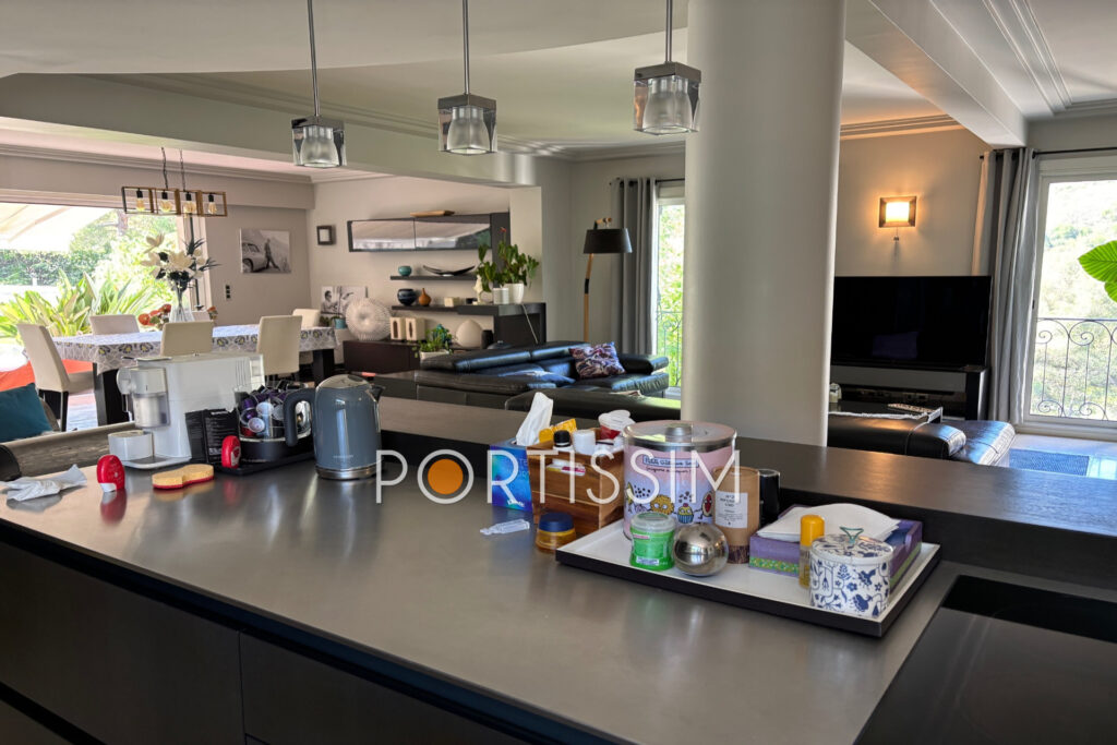 vente maison de caractère 8 Pièce(s) – 8 pièces – 5 chambres – 275.42 m²