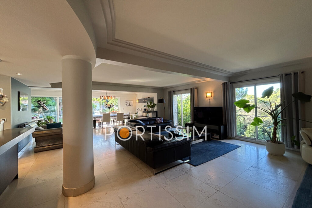 vente maison de caractère 8 Pièce(s) – 8 pièces – 5 chambres – 275.42 m²