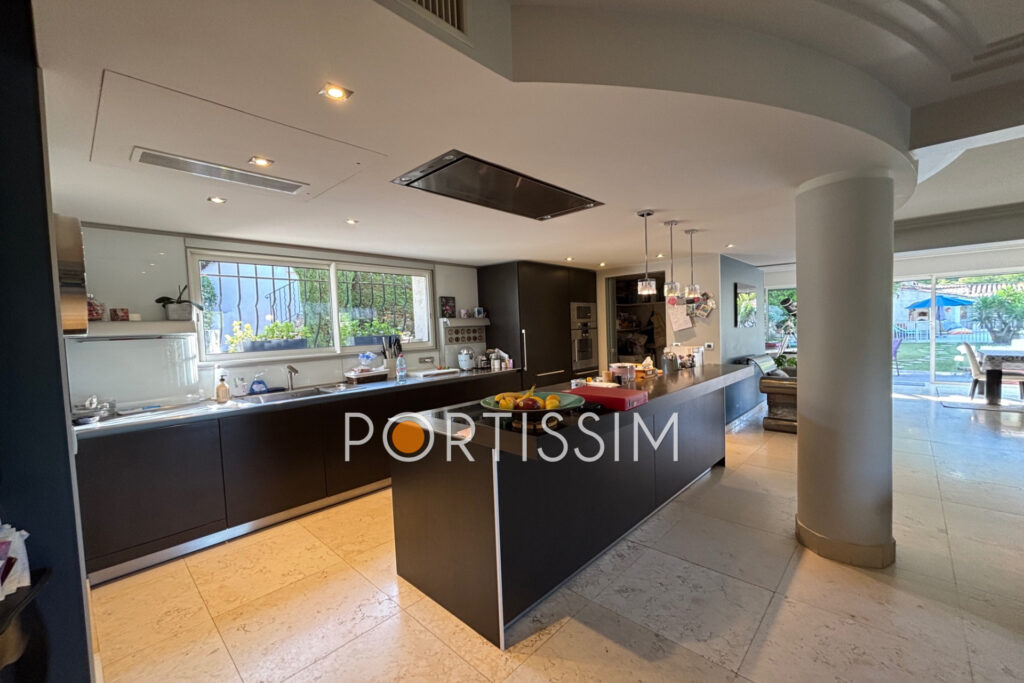 vente maison de caractère 8 Pièce(s) – 8 pièces – 5 chambres – 275.42 m²