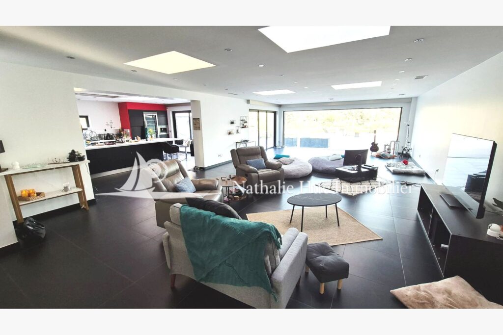 vente propriété 6 Pièce(s) – 6 pièces – 5 chambres – 285.00 m²