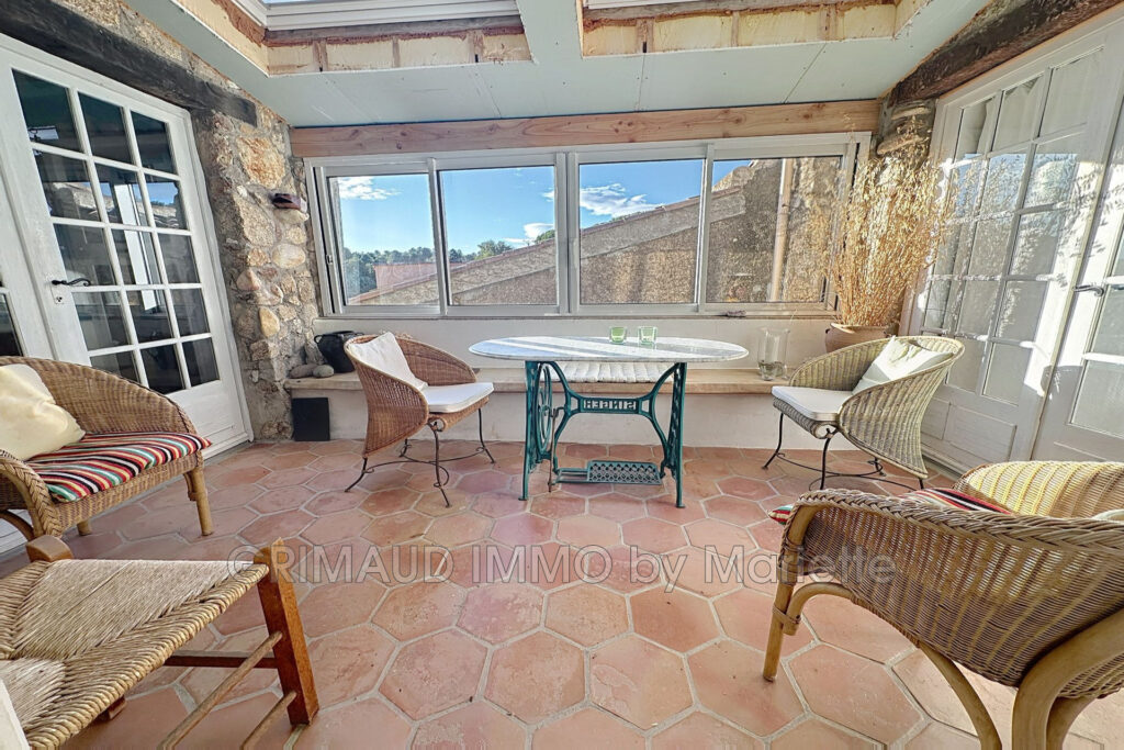 maison de hameau avec terrasse, au calme et belle vue – 5 pièces – 3 chambres – 135.00 m²