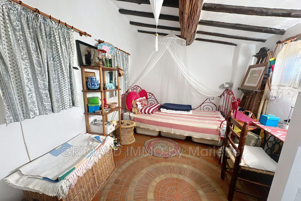 maison de hameau avec terrasse, au calme et belle vue – 5 pièces – 3 chambres – 135.00 m²