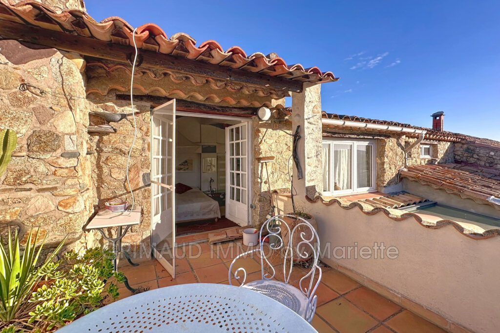 maison de hameau avec terrasse, au calme et belle vue – 5 pièces – 3 chambres – 135.00 m²