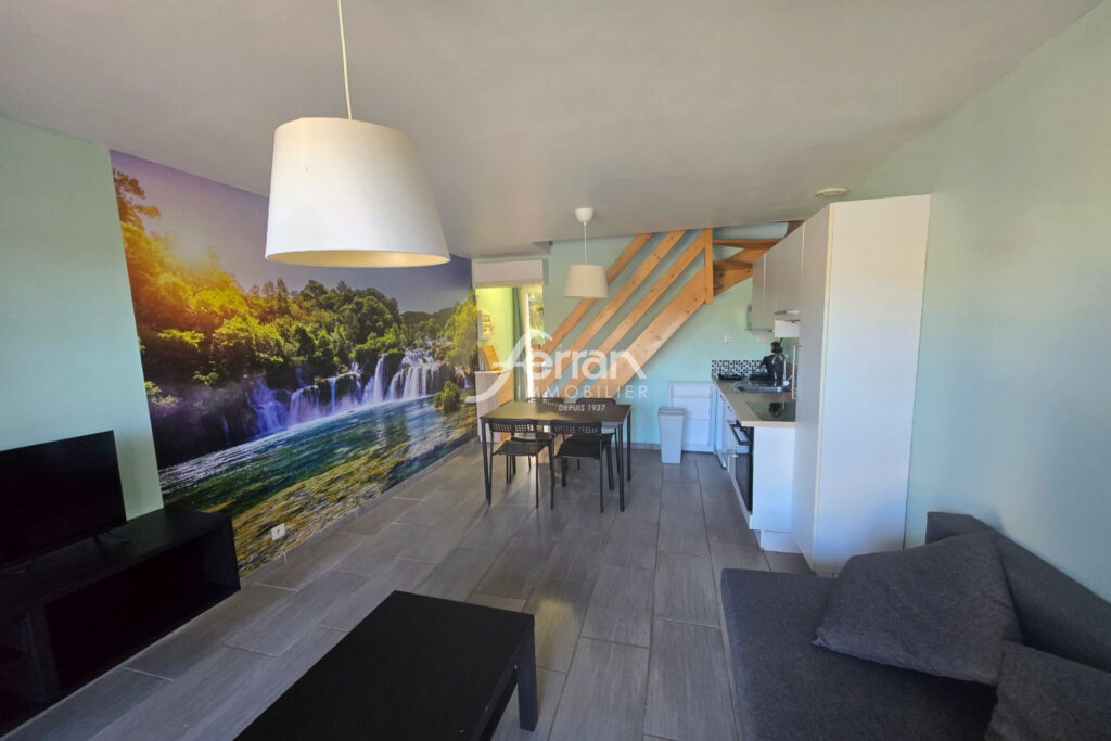 À vendre à Sillans la cascade studio en rez de jardin dans pet – 1 pièce – NR chambres – 20.00 m²