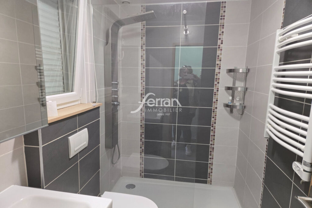 À vendre à Sillans la cascade studio en rez de jardin dans pet – 1 pièce – NR chambres – 20.00 m²