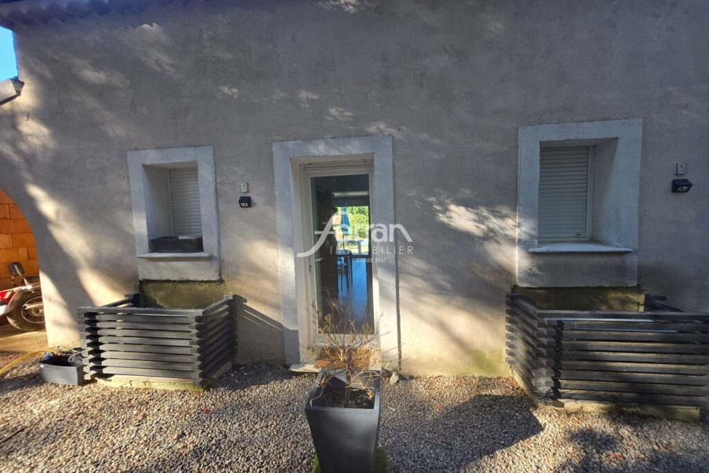 À vendre à Sillans la cascade studio en rez de jardin dans pet – 1 pièce – NR chambres – 20.00 m²